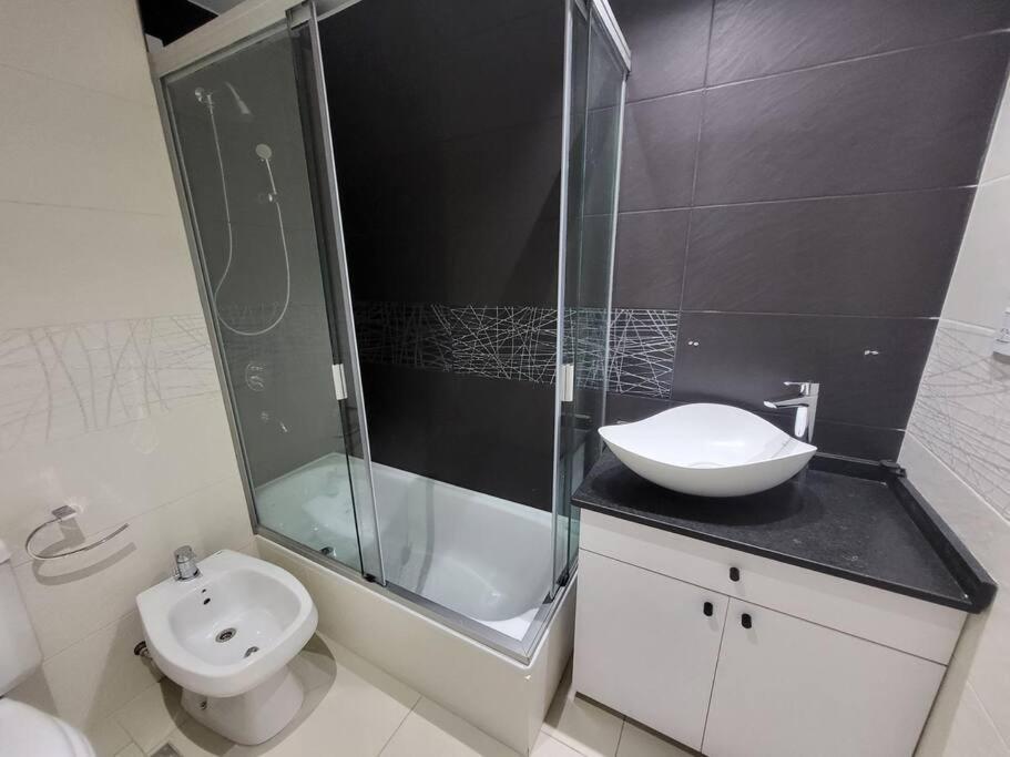 Amplio2/balcon Depto Centrico. Apartamento *